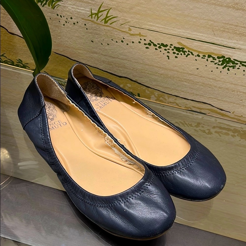 VINCE CAMUTO Blue Leather Flats